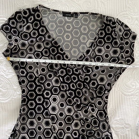 Apt 9 top size medium - Picture 5 of 6